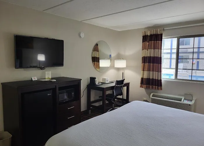 Days Inn & Suites By Wyndham Laredo