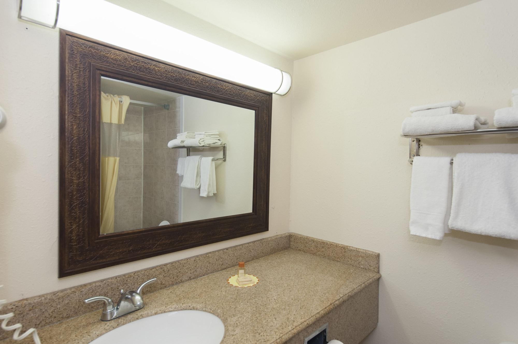 Days & By Wyndham Laredo