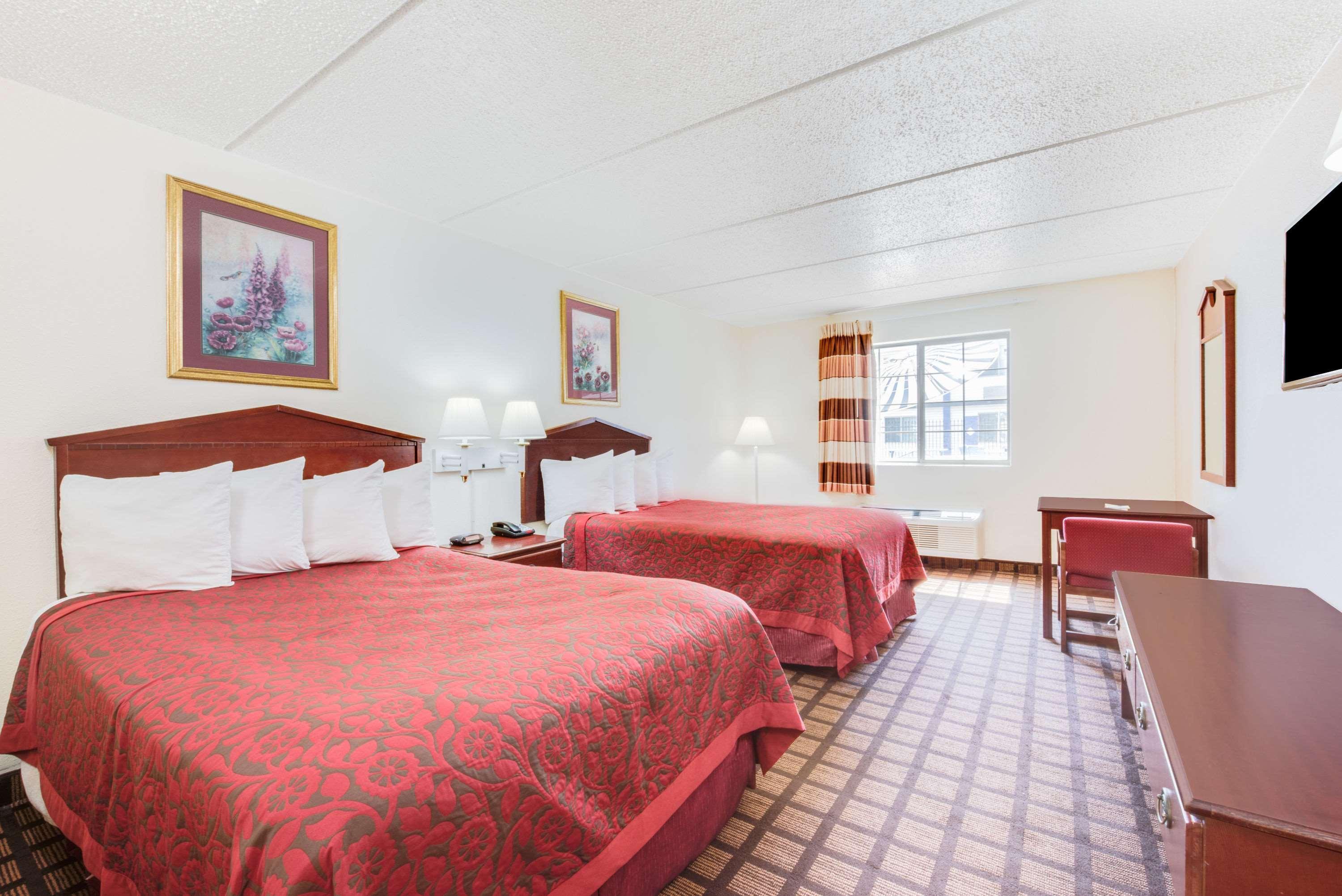 Motel Days & By Wyndham Laredo
