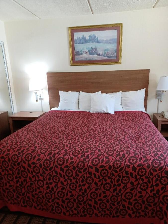 Motel Days & By Wyndham Laredo