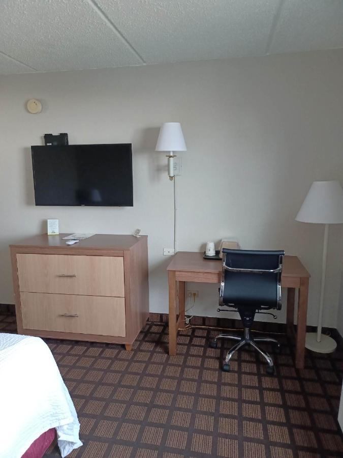 Days & By Wyndham Motel