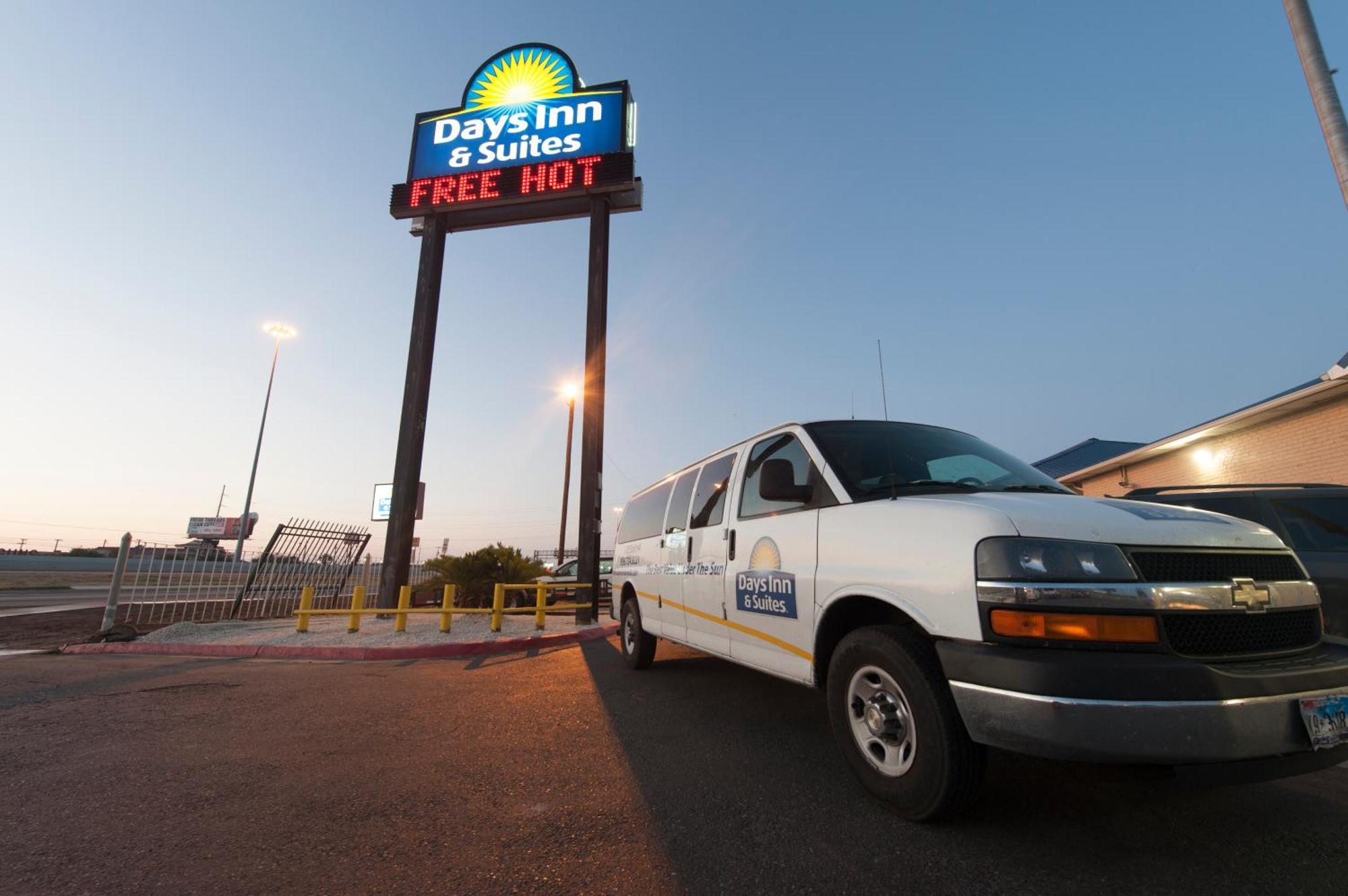 Motel Days & By Wyndham Laredo