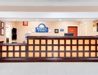Days & By Wyndham Laredo